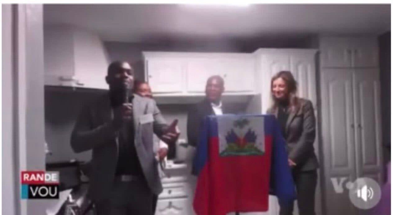 Moment de recueillement lors de l'inauguration de la Maison d'APDH
