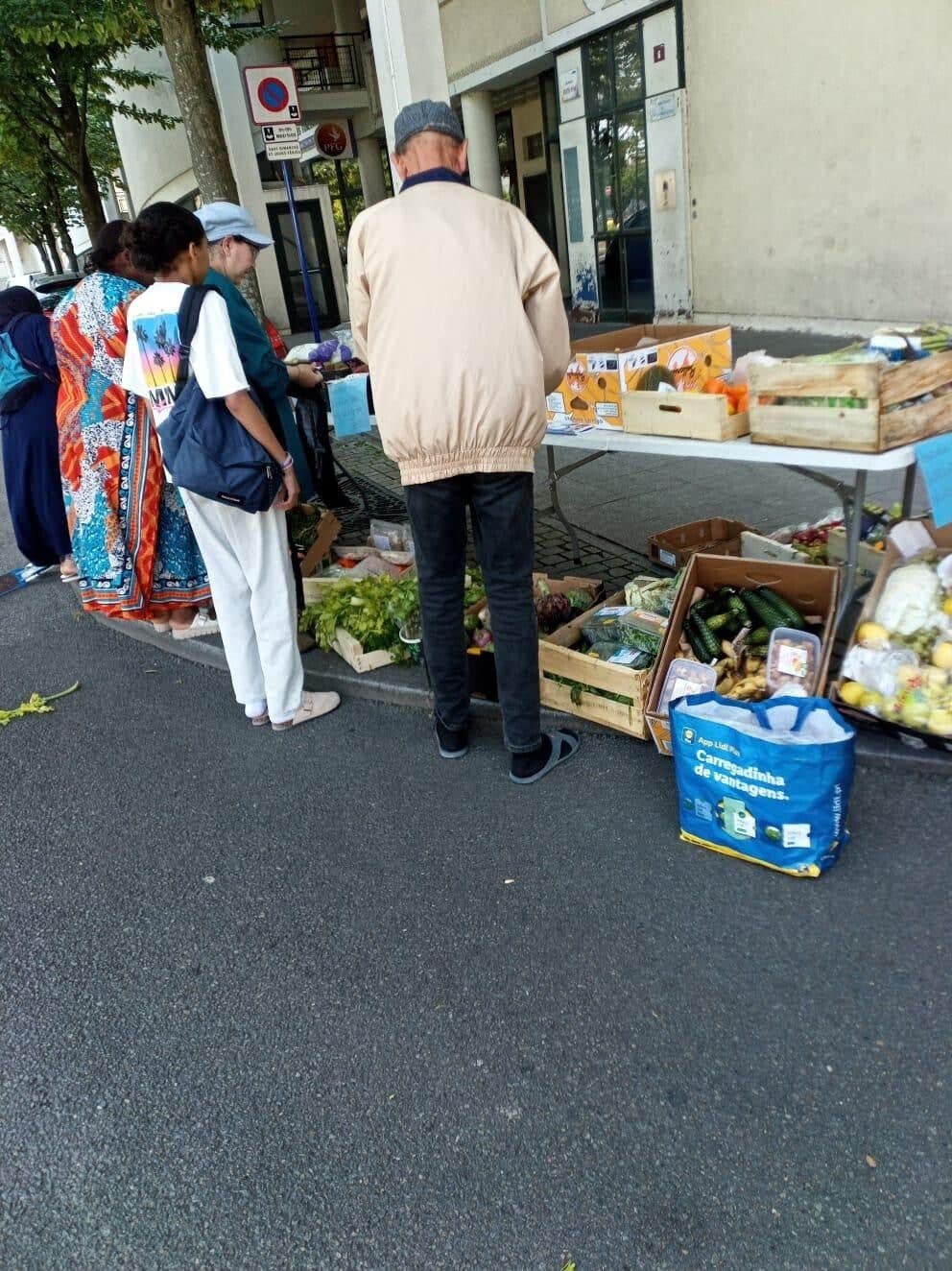 Distribution alimentaire d'APDH à Drancy - photo 10